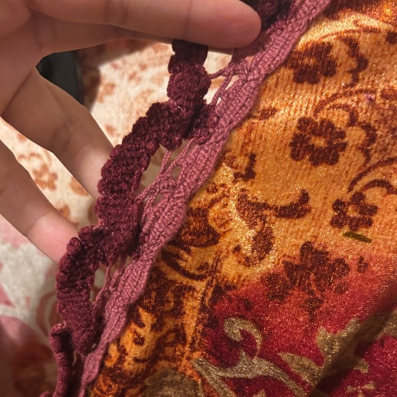 Chic Women's Red and Gold Blouse - Picture 5 of 9